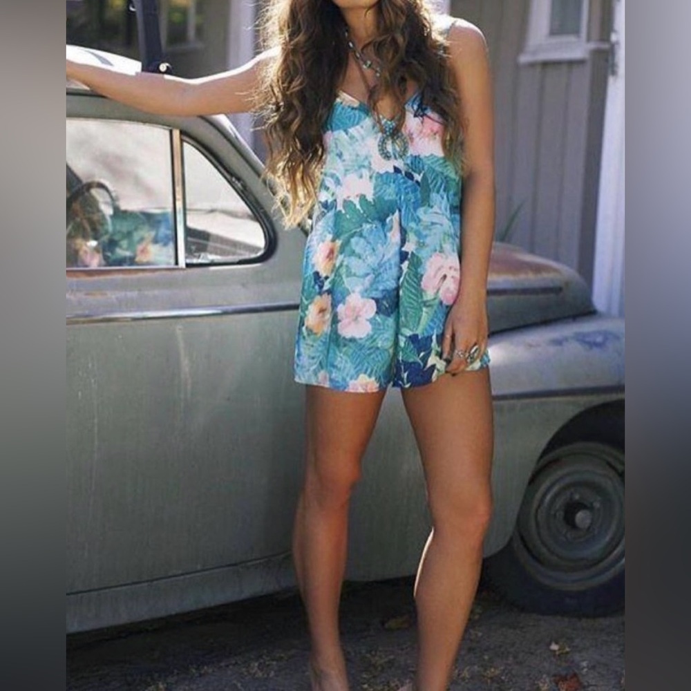 Show Me Your Mumu Rascal Romper – North Shore Print Size Medium Tropical Floral